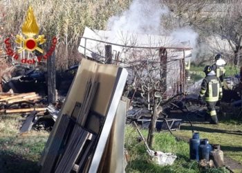 A fuoco annesso agricolo su La Patarina, intervengono i VVff