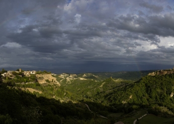 “A piè di pagina. Sentieri e letture nella Valle dei Calanchi”
