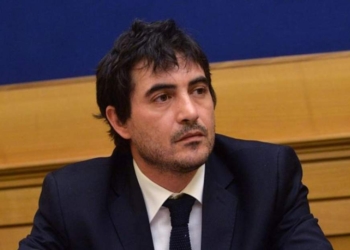 On. Nicola Fratoianni (Si): “Oltre ogni limite, non basta sospensione dal suo partito e ritiro deleghe. Si dimetta subito e abbandoni l’impegno politico ed istituzionale” 