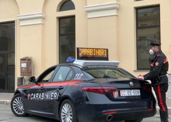Badante licenziata, per dispetto le ruba in casa e fugge. Rintracciata dei carabinieri alla stazione ferroviaria