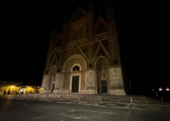 “Comuni spenti”, contro il caro bollette al buio anche il Duomo