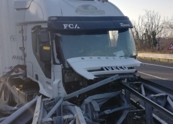 Incidente sull’A1, autoarticolato sfonda il guard rail. Disagi per il traffico