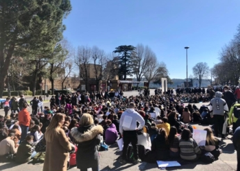 Anche Orvieto si mobilita per dire No alla guerra in Ucraina, studenti in piazza per chiedere la pace