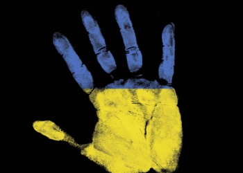 Contro tutte le guerre, il Comune di Castel Viscardo si illumina di giallo e blu