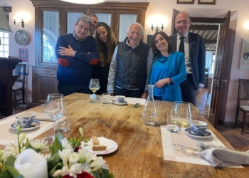 Mogol partecipa al progetto Acqua Amica. Il famoso paroliere ha voluto dare il suo contributo per educare le niove generazioni alla sostenibilità