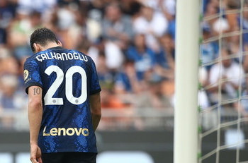 La lunga notte di Calhanoglu