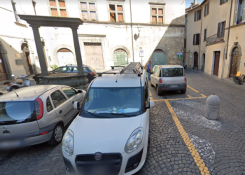 Divieto di sosta con rimozione veicoli in piazza Malcorini per taglio erba