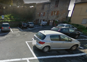 Divieto di sosta con rimozione veicoli in piazza Malcorini per taglio erba