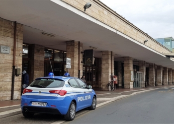 Ruba sul treno: denunciato dalla Polizia di Stato. Aveva sottratto oggetti e carta di credito dallo zaino di una passeggera addormentata