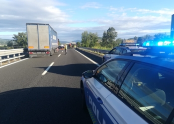 Principio di incendio su un autoarticolato A1, tempestivo intervendo della Stradale evita disagi