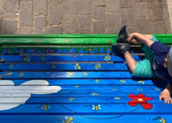 Al Parco del Pinaro arrivano altre 2 panchine realizzate dai bambini del Micro Nido “L’Altalena” e dalla Scuola dell’Infanzia