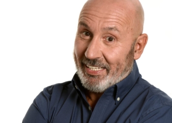 “Tutti contro tutti, summer edition”, la comicità di Maurizio Battista arriva a Piazza del Popolo