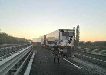 Tamponamento tra mezzi pesanti in Autostrada, soccorsi e Stradale sul posto