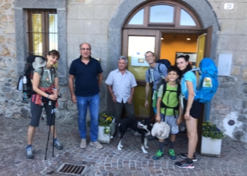 In cammino lungo il percorso della via Romeo-Germanica, la famiglia De Biase accolta a Porano