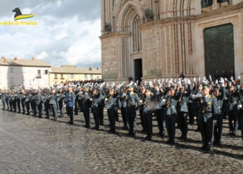 Scuola Addestramento di Specializzazione, cerimonia di “Giuramento di fedeltà alla Repubblica” e consegna delle “Fiamme”