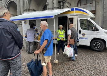 Screening gratuiti con test per la misurazione della glicemia, apprezzamento della popolazione