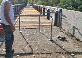 Ultimato il ripristino della passerella ai “laghetti” di Ciconia: installate sbarre per impedire ingresso ciclomotori