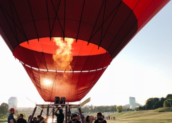 A Tarquinia quest’anno Babbo Natale arriva… in mongolfiera