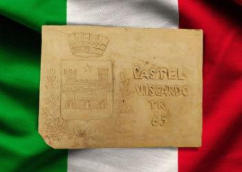 Anche il mattone con lo stemma di castel Viscardo nel lastricato della memoria a Nuraghe Chervu