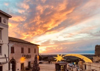 Tarquinia s’illumina per le feste e in città arriva già Babbo Natale