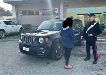 Rubano la borsa di una signora in un supermercato, carabiniere libero dal servizio fa arrestare i malfattori
