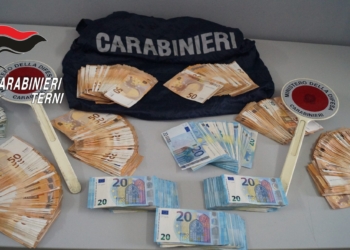 Fermato dai carabinieri l’uomo che ha compiuto la rapina all’Unicredit. Recuperato anche il bottino
