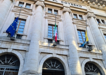 Bandiere a mezz’asta oggi a Palazzo Bazzani in occasione della Giornata della Memoria