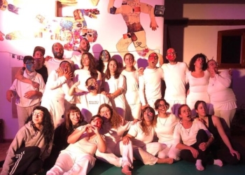 “Non aspettiamo che passi la tempesta, noi danziamo sotto la pioggia”