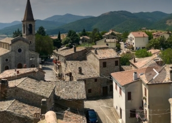 Anziana ritrovata priva di vita all’interno della propria abitazione, è giallo. Indagano i carabinieri
