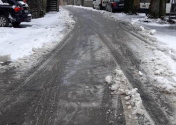 Maltempo, mezzi spargisale in azione per l’allerta ghiaccio