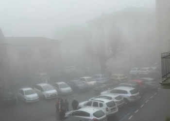 Bloccati a Piazza Angelo da Orvieto a Capodanno: “Ma si può fare un parcheggio così?”