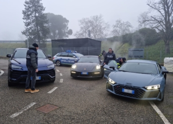 Traffico auto di lusso per oltre 4 milioni di euro, maxi sequestro della Polstrada in A1