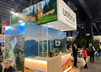 L’Umbria alla Bit con i grandi eventi del 2023: presentata la guida di Repubblica dedicata al Perugino e Signorelli