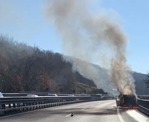 Furgone in fiamme tra Fabro e Orvieto