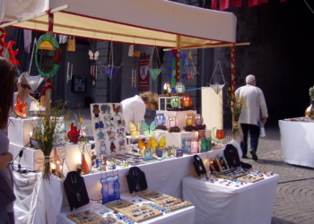 In via della Costituente torna il “Mercatino dell’Artigianato”