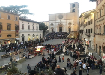 Todi per due giorni “casa” di arcieri, sbandieratori e tamburini