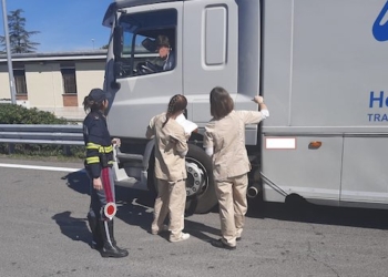 Intensificati i controlli su strada della Polizia. Tante le violazioni contestate