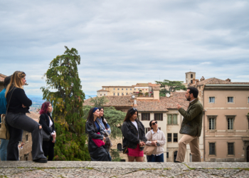 Sette influencer del make-up promuovono Todi