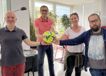 “Ho fatto scalo”: raccolta fondi ciCasco. In palio un pallone autografato della partita Napoli-Juve