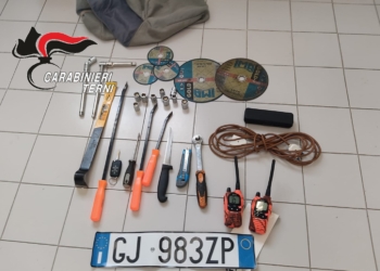 Tentato furto in abitazione, arrestato il “palo” con la ricetrasmittente lasciata sul posto