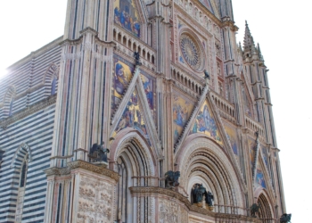 Ruba il cellulare di un negoziante e scappa: fermata e denunciata dalla Polizia di Stato di Orvieto