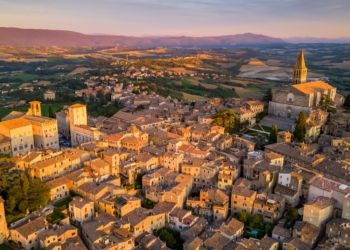 Todi, sanzionate due strutture turistiche non in regola