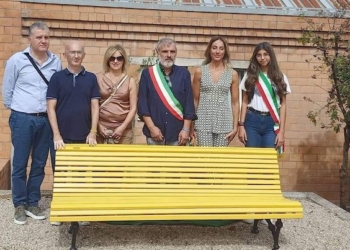 “Verità e giustizia per Giulio Regeni”, presidio simbolico alla panchina gialla