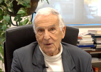 Il Professor Garattini è cittadino di Todi. Scienziato di fama internazionale, ha scelto il borgo di Cecanibbi per  vivere