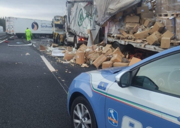Tir perde carico in Autostrada, traffico riaperto
