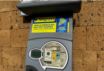 Strisce blu, ora la sosta a Orvieto si paga anche con l’app TelePass