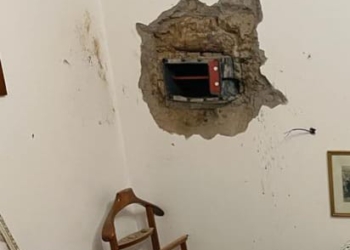 Furto in un appartamento del centro storico, ladri asportano cassaforte con demolitore pneumatico