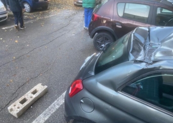 Orvieto, situazione da incubo: masso di pietra tirato in pieno giorno su un’auto in sosta