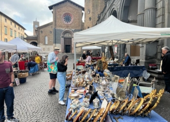 In Piazza della Repubblica ritorna “AnticaMente”, mostra mercato dell’antiquariato e del collezionismo