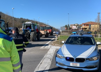 Di nuovi trattori in marcia a Orvieto scalo contro le politiche agricole dell’Ue